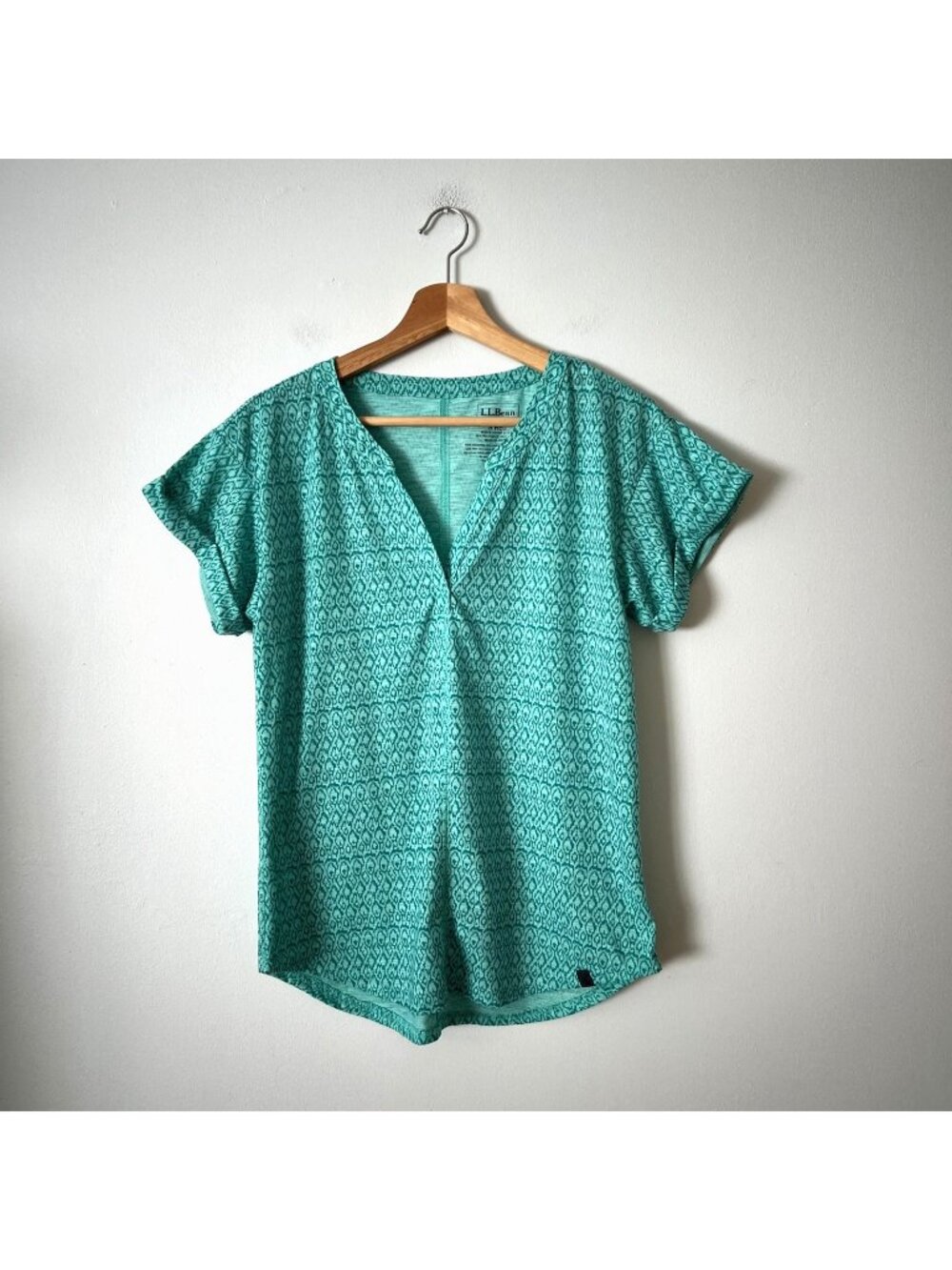 L.L. Bean Green Geometric V-Neck Short Sleeve Tunic T-Shirt Women's Size Small